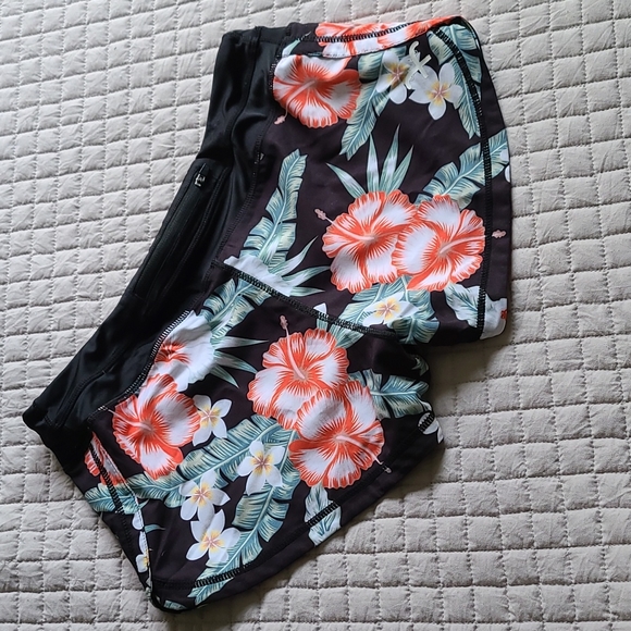 HVIII floral women's shorts - Picture 2 of 4
